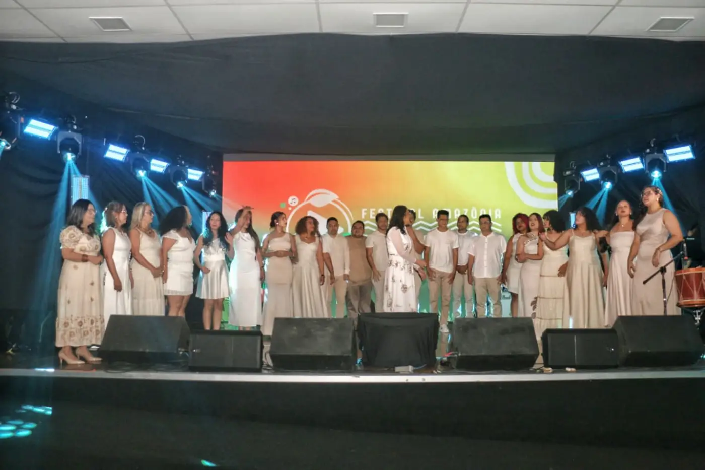 A apresentação de abertura do Festival Eco Música feito pelo coral Oscar Santos, reúne cerca de 50 membros