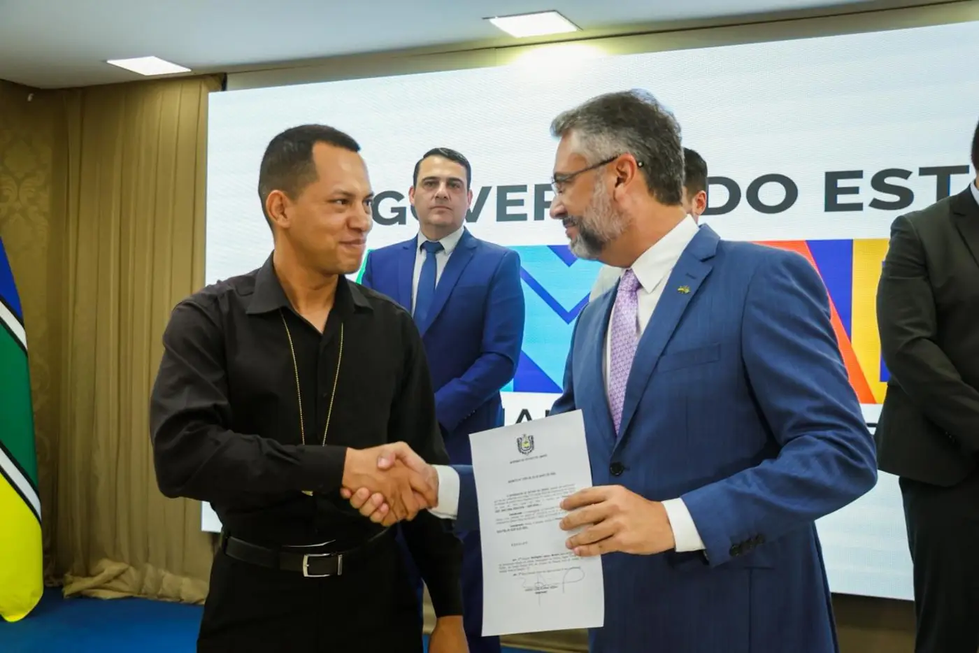Em ato simbólico, os novos servidores foram recebidos pessoalmente pelo governador