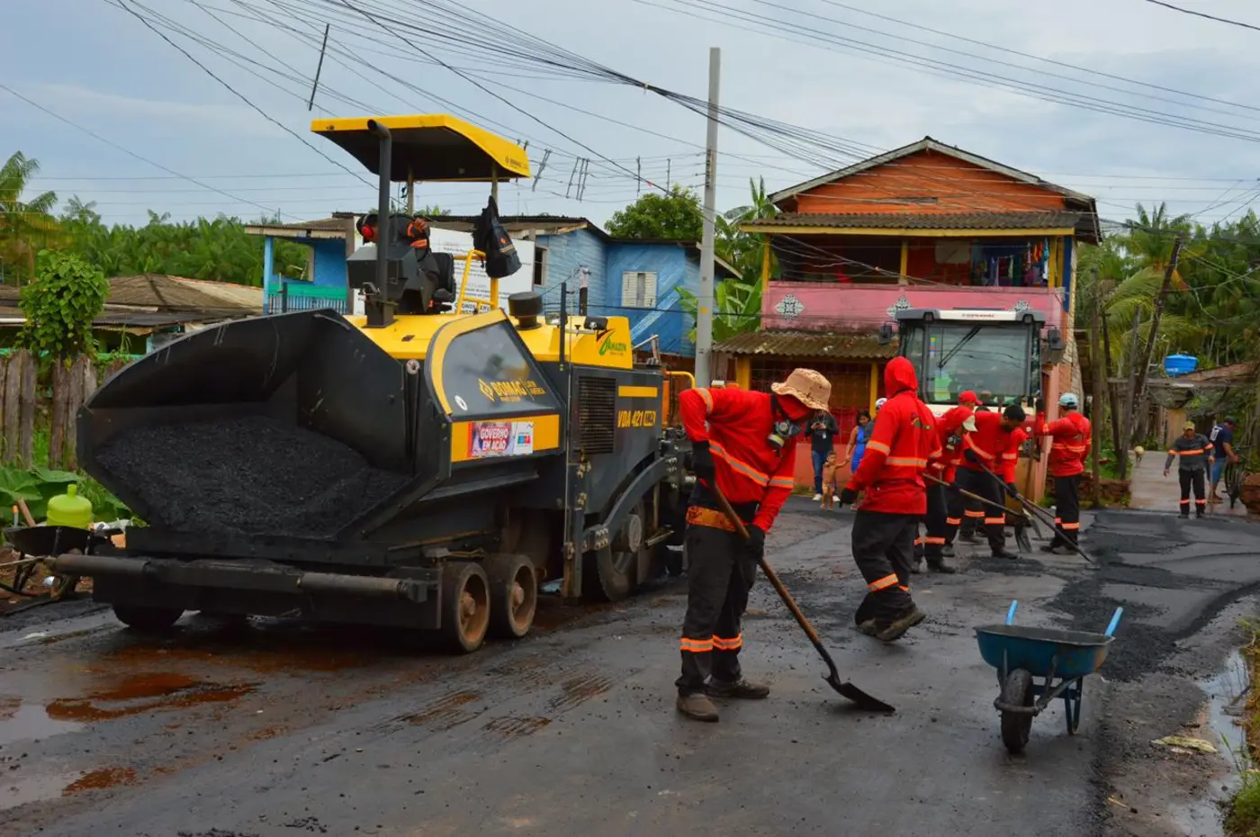 Após a finalização da obra, a via receberá serviços completos de sinalização horizontal e vertical, garantindo mais segurança para motoristas e pedestres