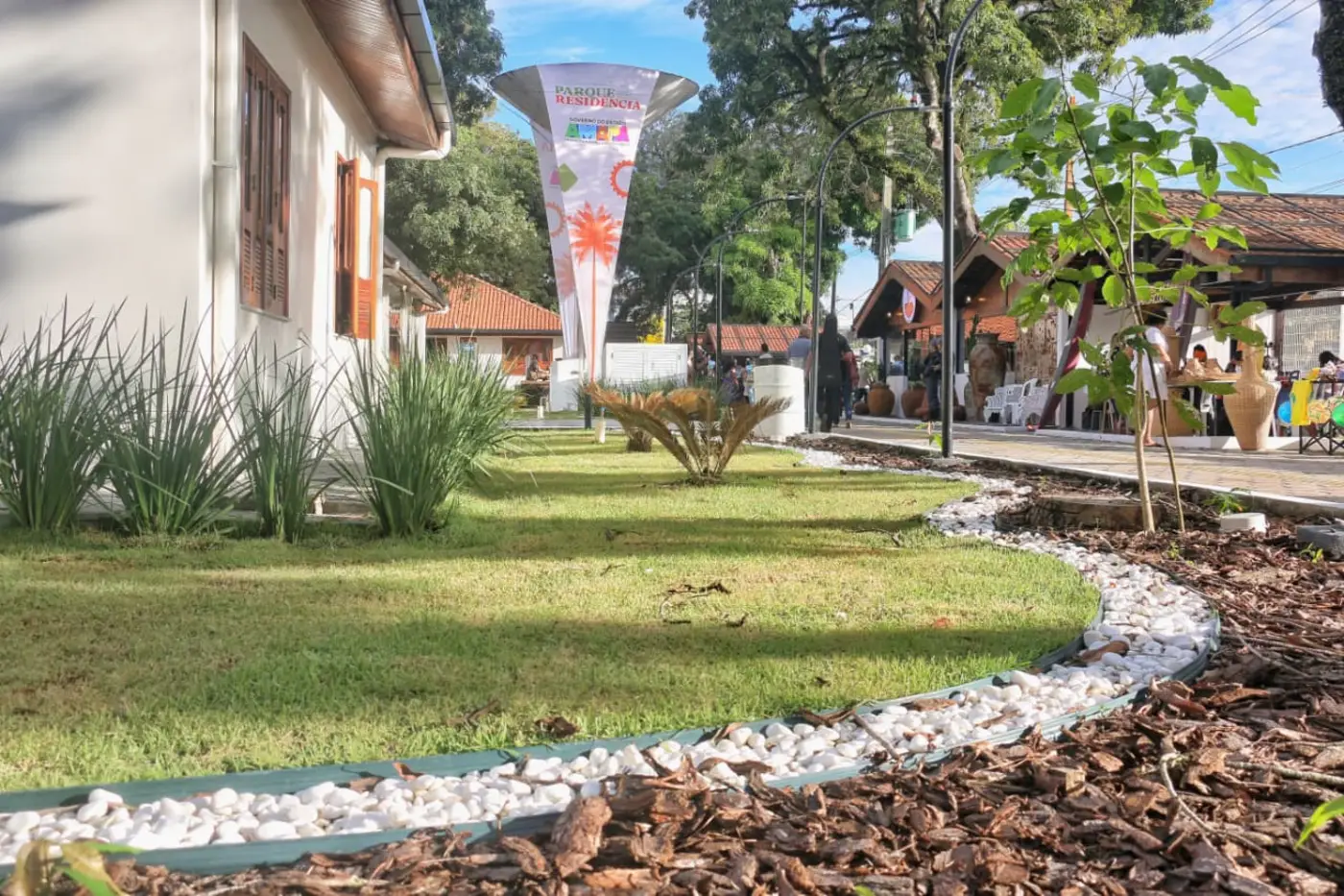 Adornado de árvores frondosas o Parque Residência mantém a sua arborização original