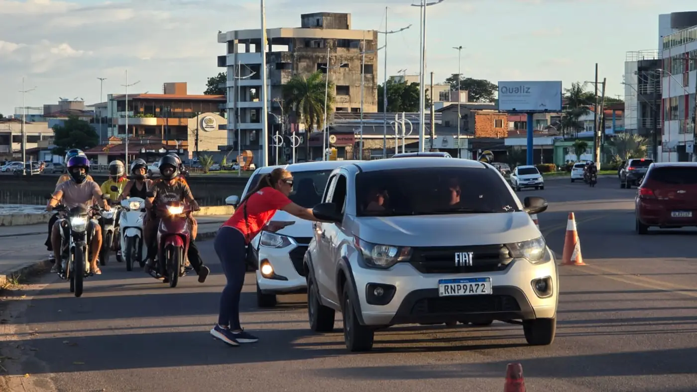 A ação chamou a atenção de quem passava pelo local e despertou em muitas pessoas a vontade de contribuir para salvar vidas