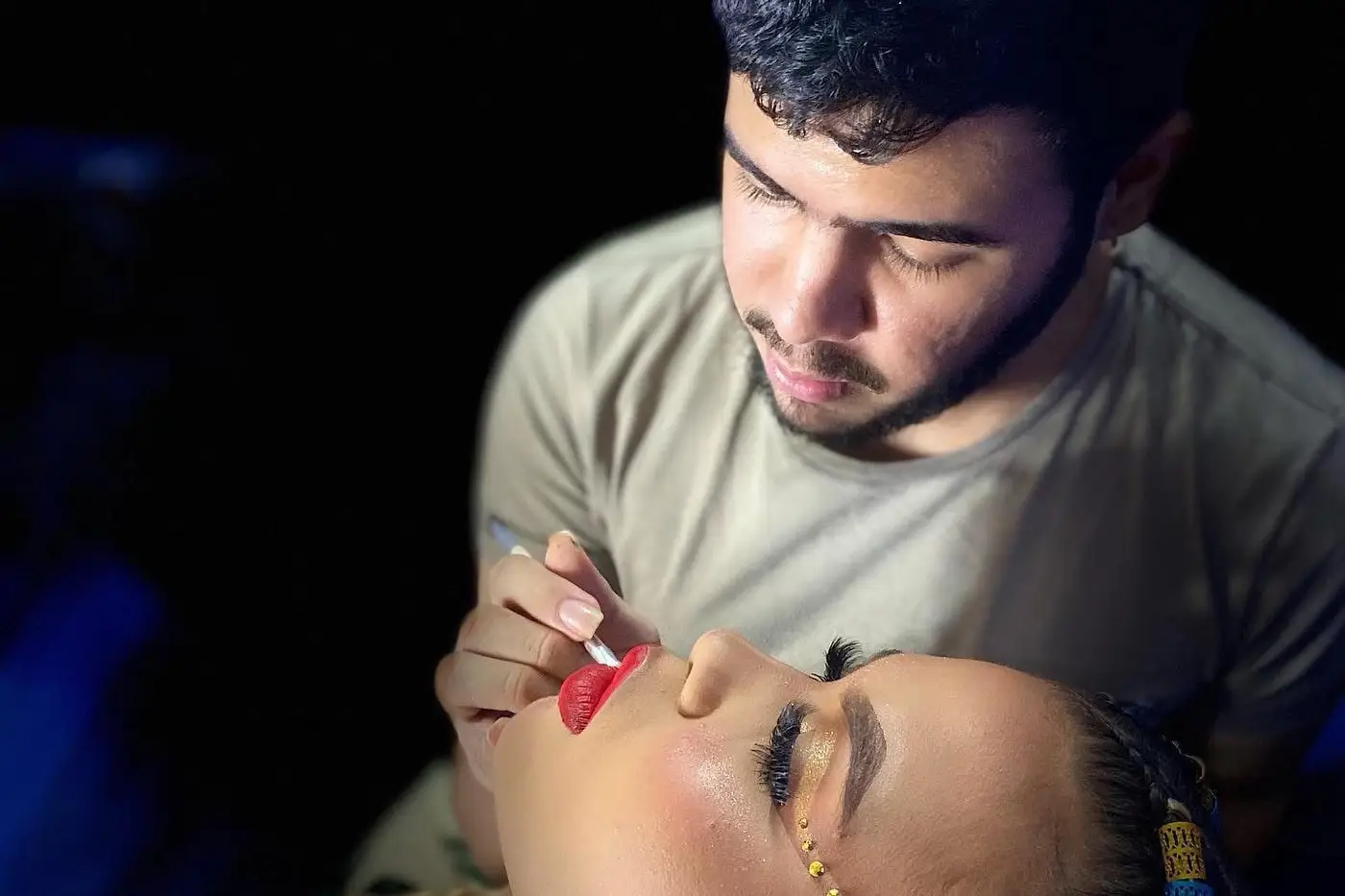 O beauty artist Thiago Santos, de 24 anos, é conhecido popularmente no segmento como ″O Maquiador das Misses″