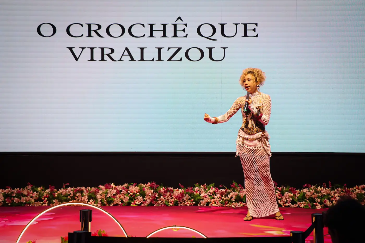 Como uma referência amapaense nacional, a jovem já participou da São Paulo Fashion Week, o maior evento de moda do Brasil e já vestiu artistas como Anitta, Marina Sena e Liniker
