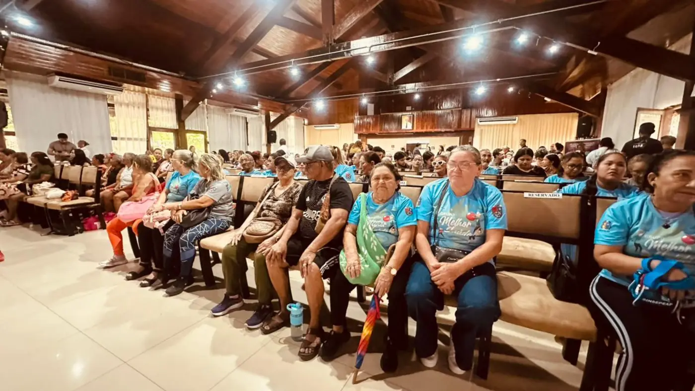 Integrantes de grupos da terceira idade compareceram ao Museu Sacaca para acompanhar os debates institucionais e o lançamento do guia educativo