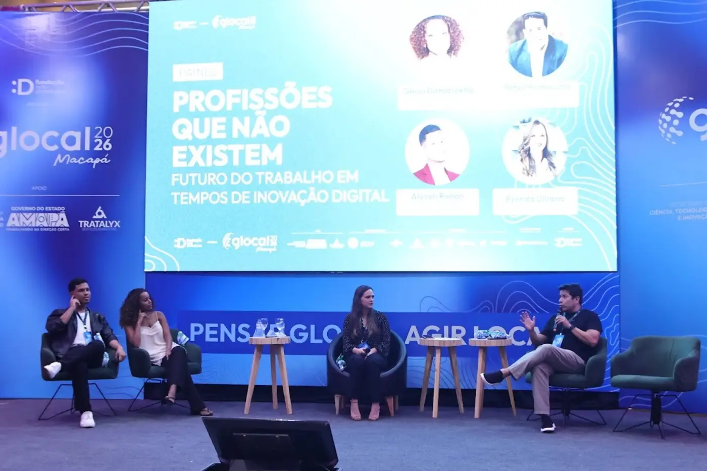 Além de apresentar tendências do mercado, o influenciador amapaense Alyson Renan (à direita) incentivou o público a enxergar a Amazônia como um ambiente fértil para a criação de soluções inovadoras