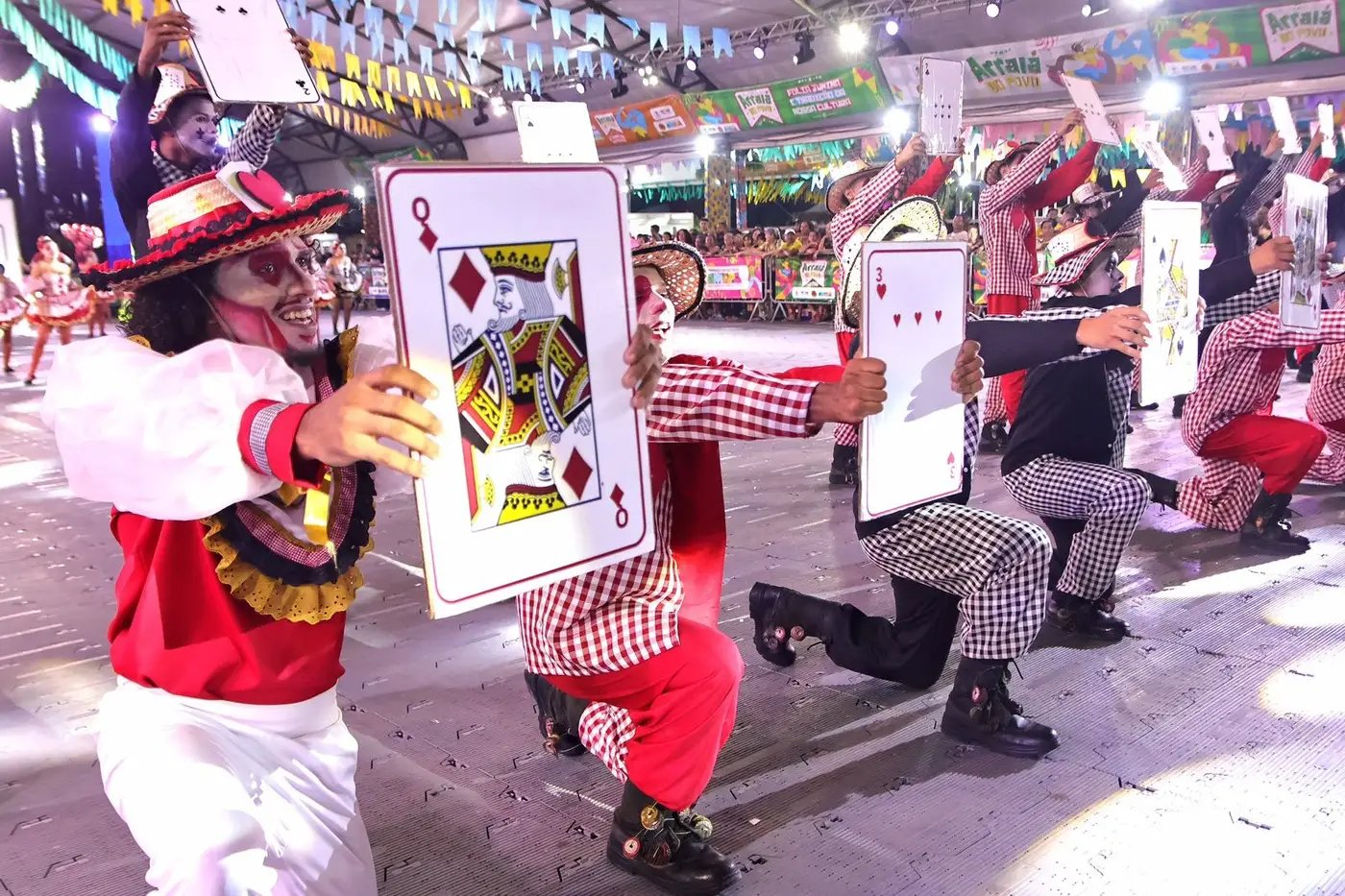 Elementos do jogo baralho fizeram parte da temática deste ano do Grupo ‘As Piranhas dos Matutos’