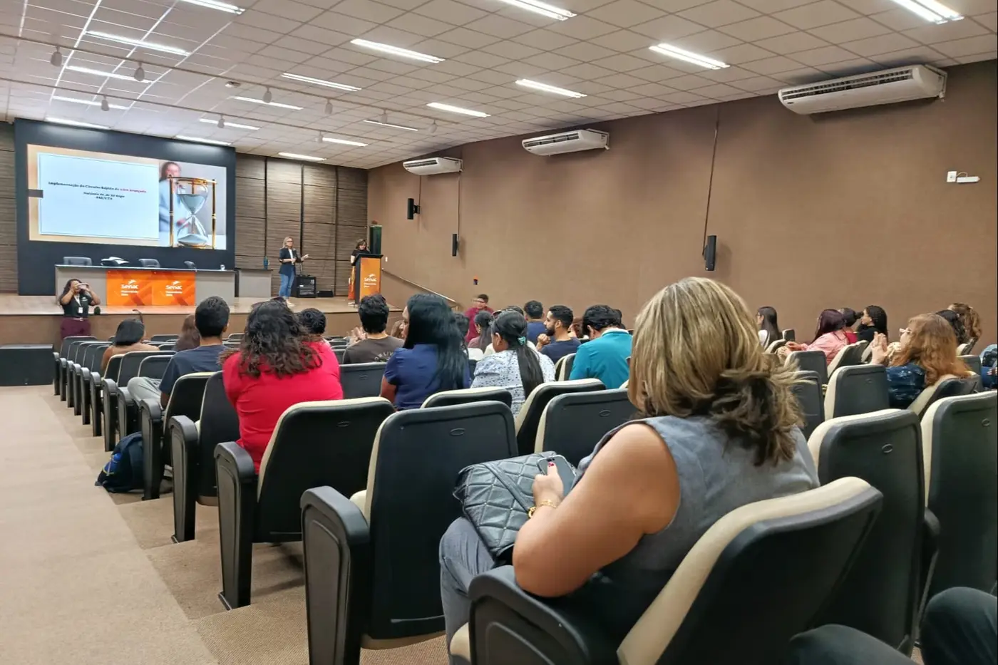 Durante toda a quarta-feira, 1, profissionais da rede estadual e municipal participaram de uma capacitação voltada à atualização sobre os avanços no tratamento do HIV e o manejo da Aids avançada
