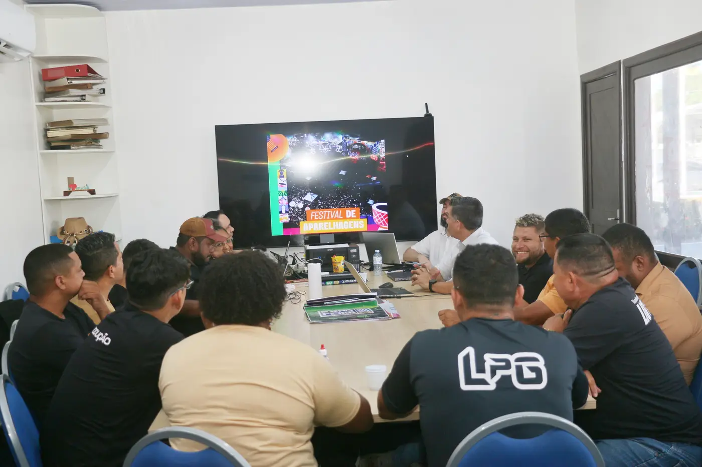 Organizadores e representantes das aparelhagens alinharam detalhes técnicos do festival.