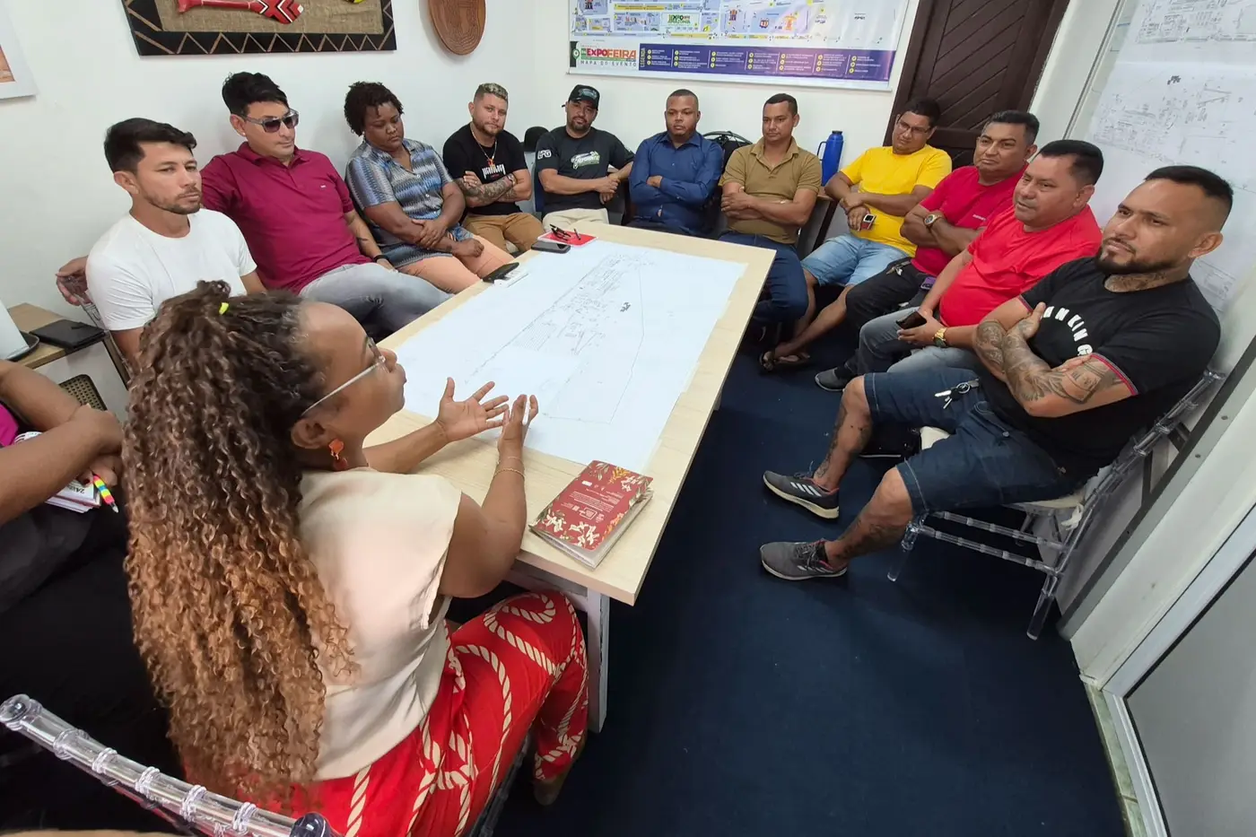 A reunião define programação e ordem de apresentação das aparelhagens na Expofeira 2026