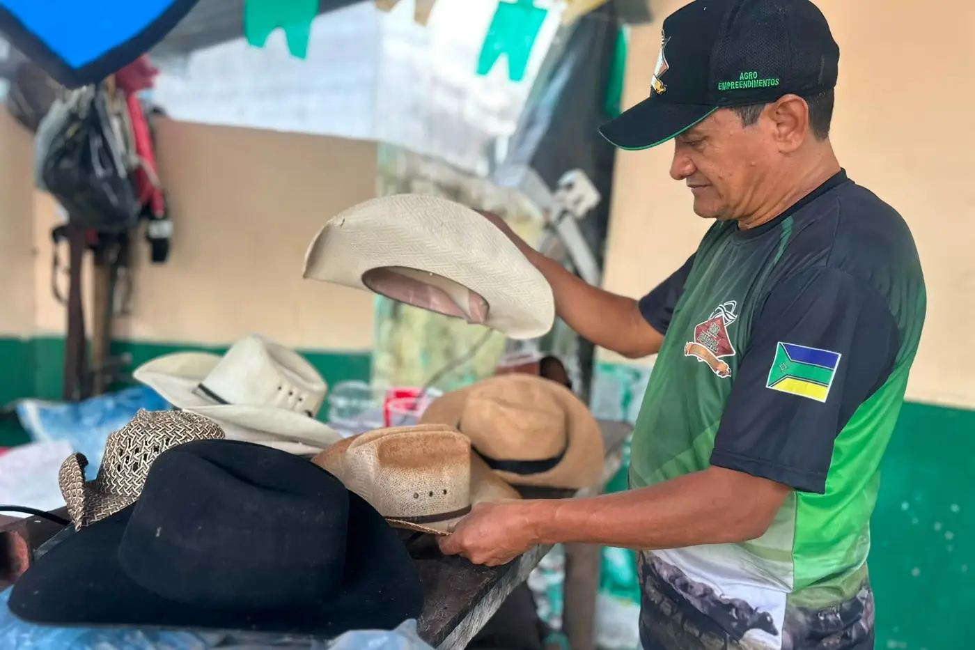 A Agro Empreendimentos Casa Rural, que atua há 40 anos no mercado local, pertence ao empresário, Edmilson Souza, de 62 anos