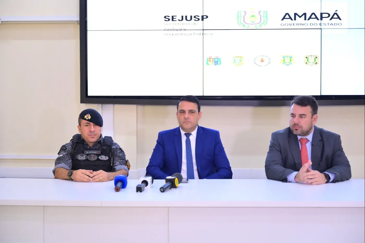 Coletiva de imprensa realizada na Sejusp detalhou operação que prendeu suspeitos do crime