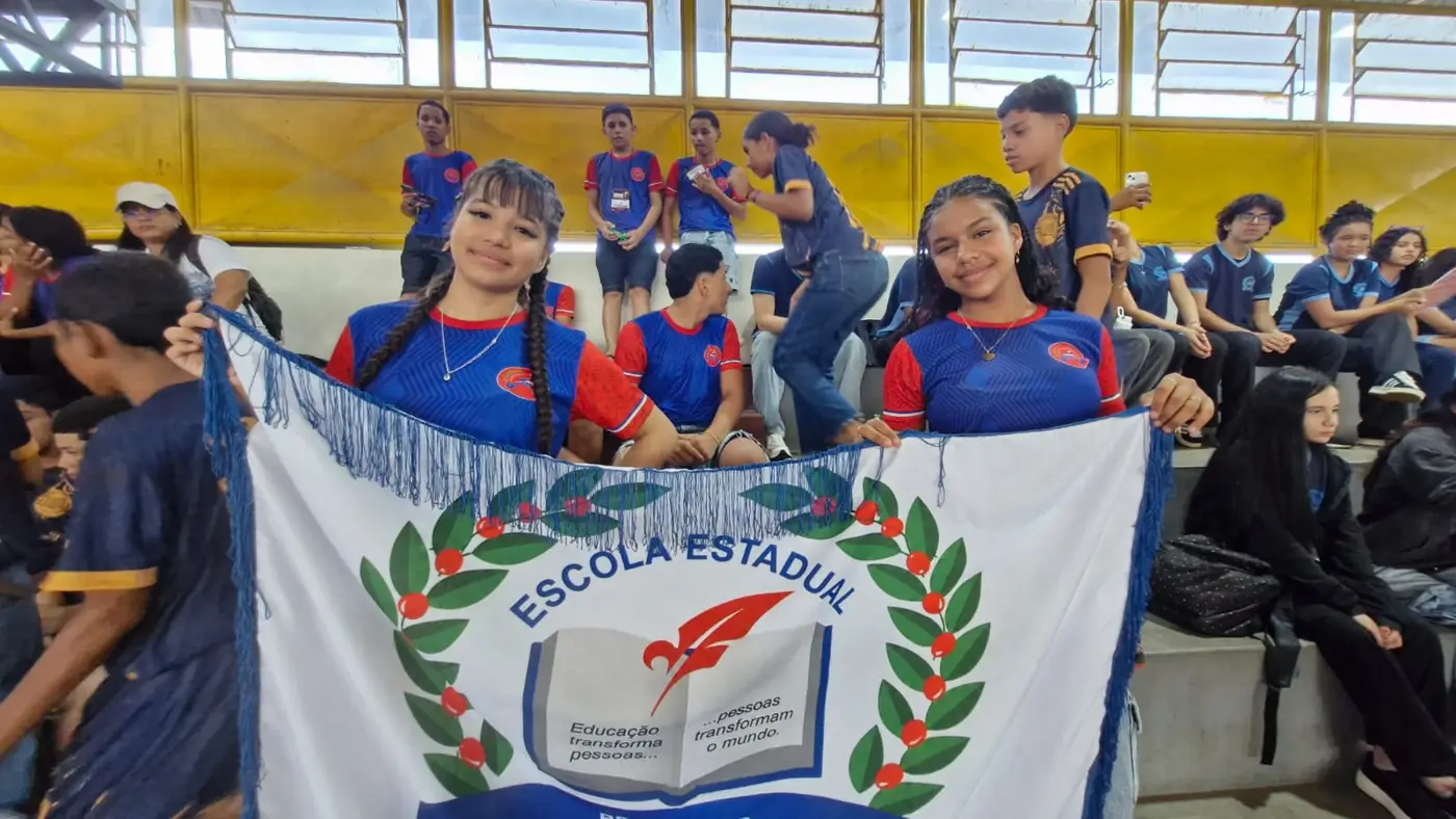 Bianca Vieira e Taila Naiara vieram de Calçoene e representam a Escola Estadual Professor Sílvio Elito de Lima Santos na modalidade de futsal