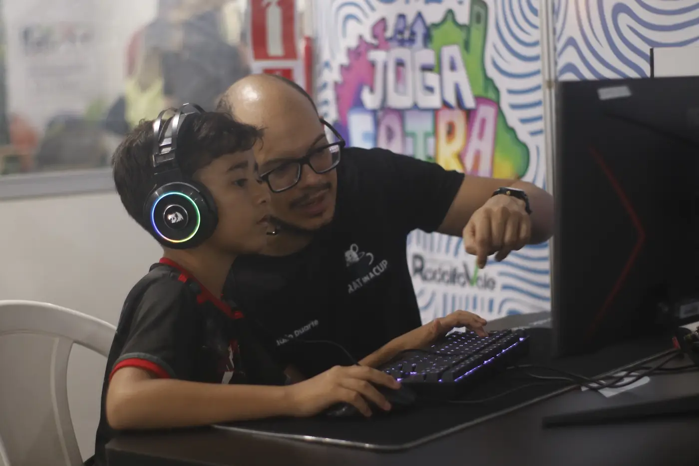Jogos são apresentados com monitoria para as pessoas aprenderem e se divertirem