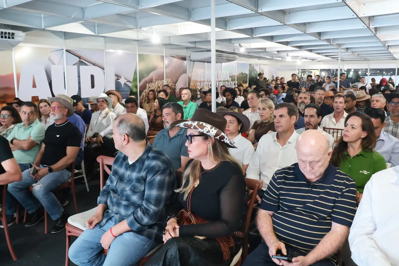 Os debates e atividades abordam temas estratégicos para o desenvolvimento do setor, como tecnologia, sustentabilidade, bioeconomia e produção animal.