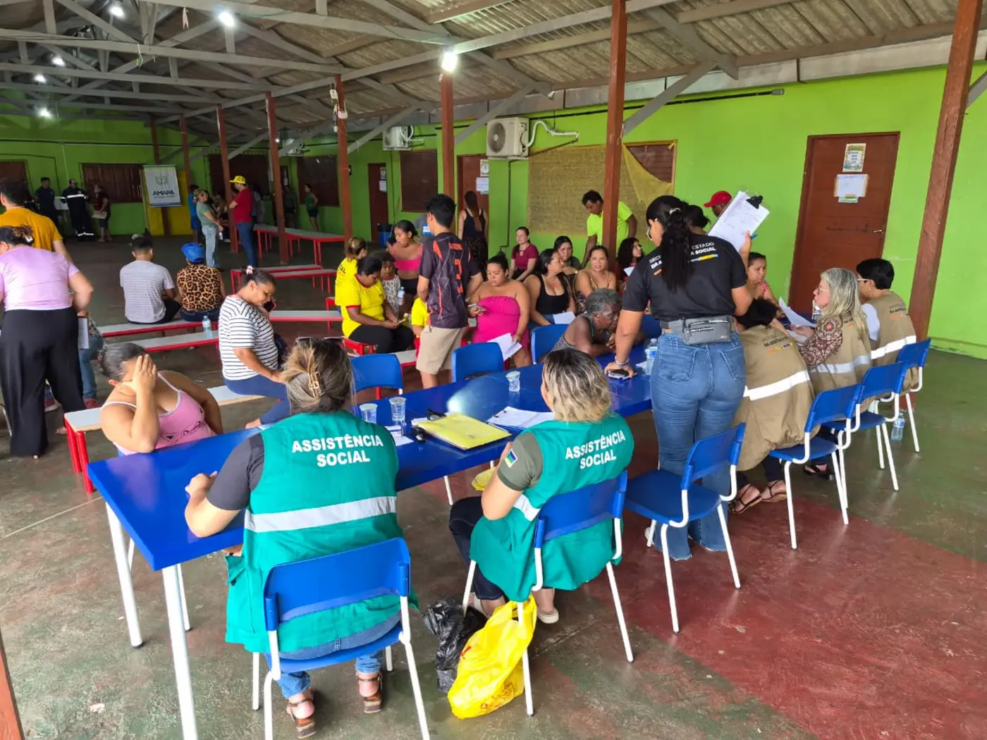 Atendimento assistencial às familias atingidas com incêndio em Santana