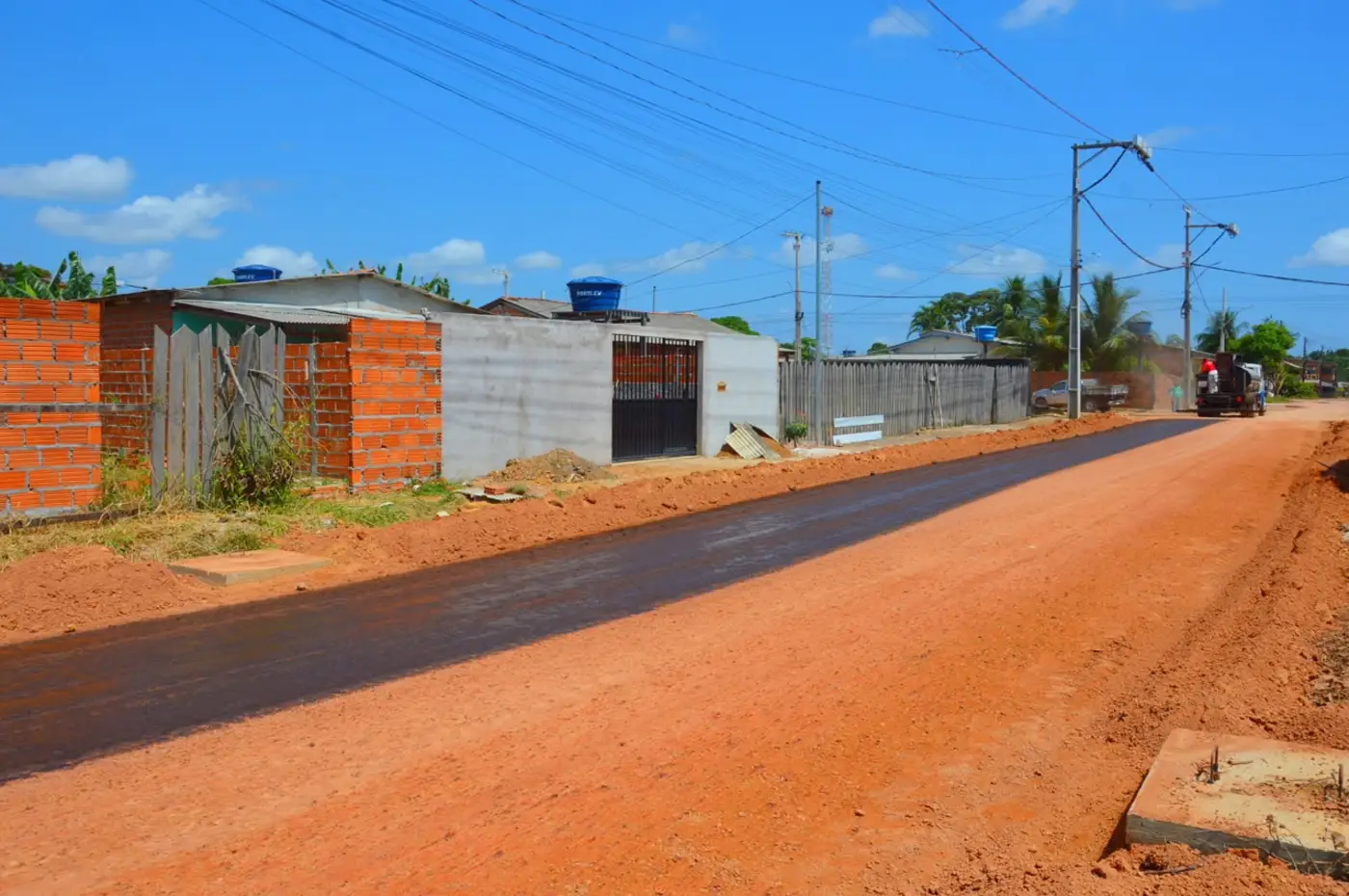 Obras do Governo do Amapá contemplou a região com terraplanagem, drenagem profunda, calçamento e sinalização das vias, serviços essenciais completos para garantir a durabilidade do asfalto