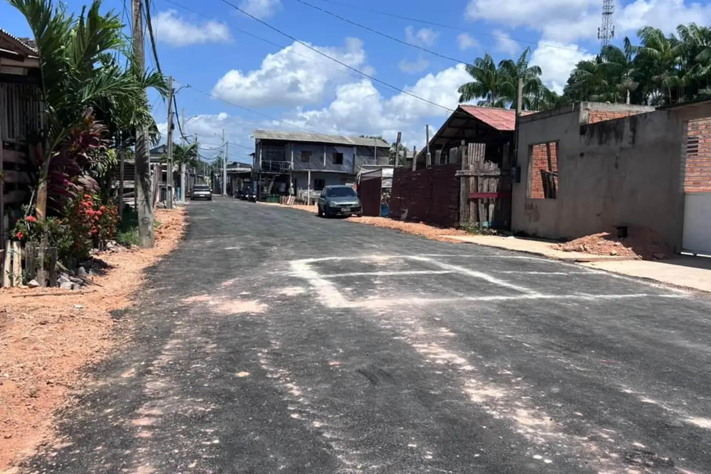 Governo do Estado leva melhorias aos moradores dos bairros Zerão e Buritizal com serviços de terraplenagem e asfaltamento