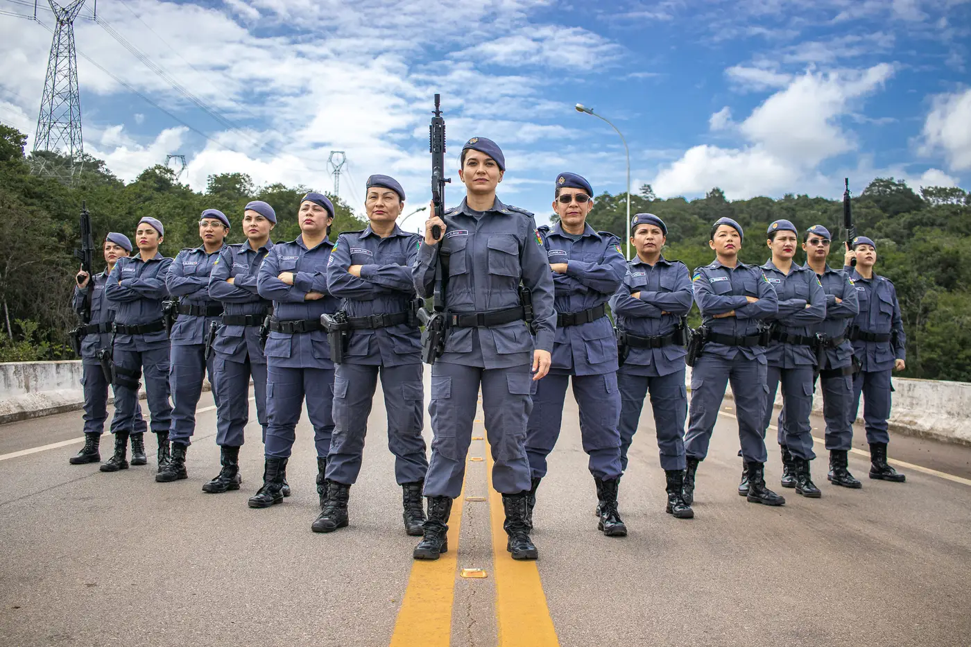 Major Flávia (ao centro), com o efetivo feminino do 7º Batalhão, do interior do estado