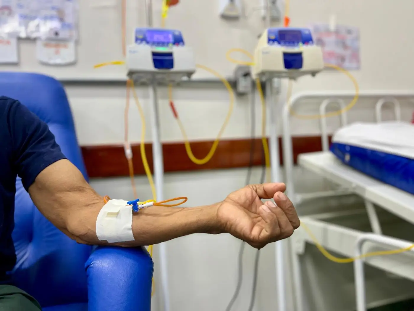 O tratamento depende do tipo e das características do linfoma e pode incluir quimioterapia, imunoterapia ou radioterapia.