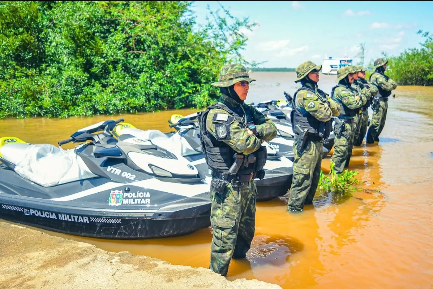 Clécio Luís, governador do Amapá, reforça frota da segurança pública com 21 novas motos aquáticas
